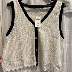 Abercrombie & Fitch Cream and Black Ribbed Cropped Tank